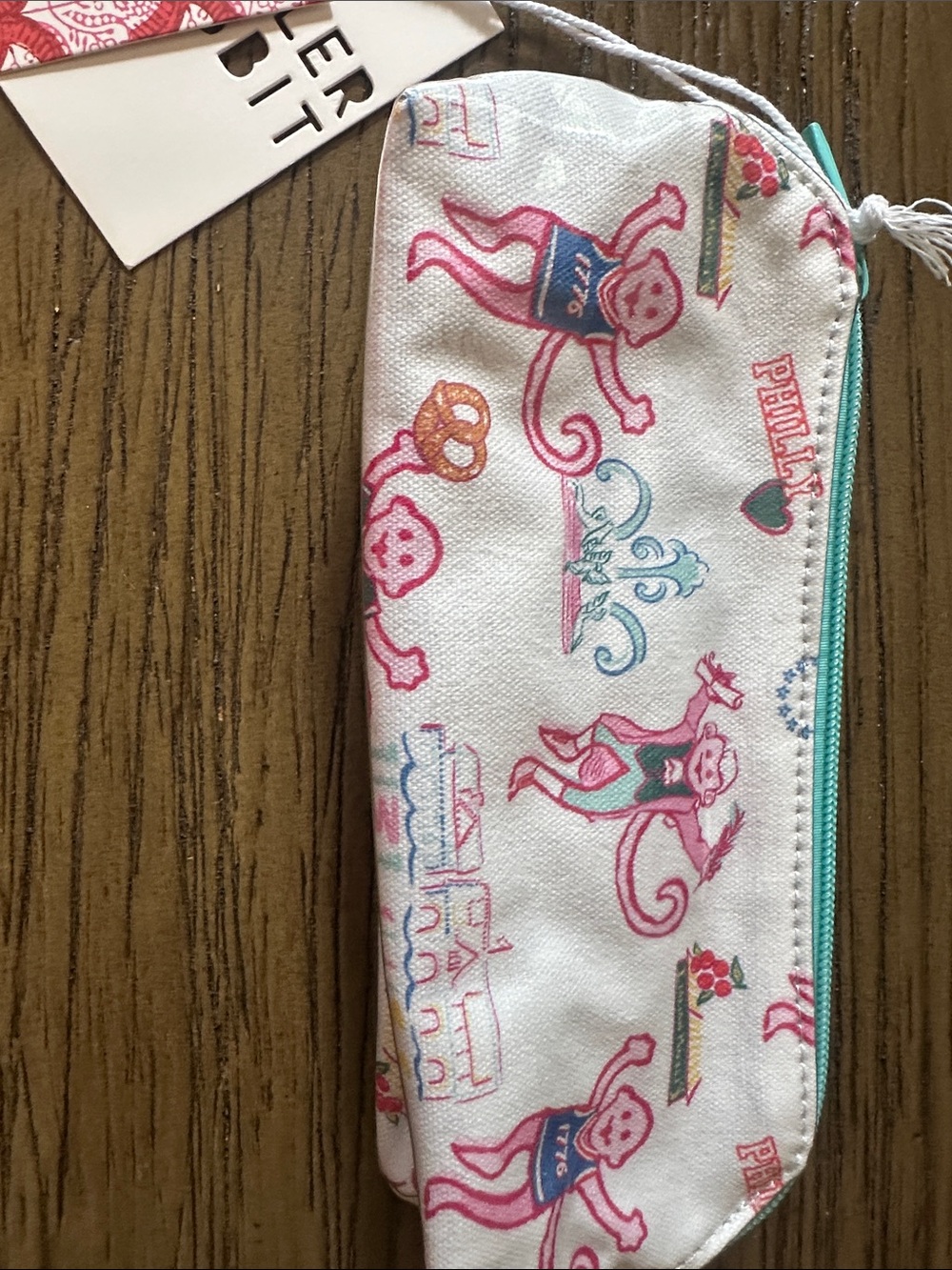 Roller Rabbit Exclusive Philadelphia small Makeup Bag NWT - Picture 2 of 4